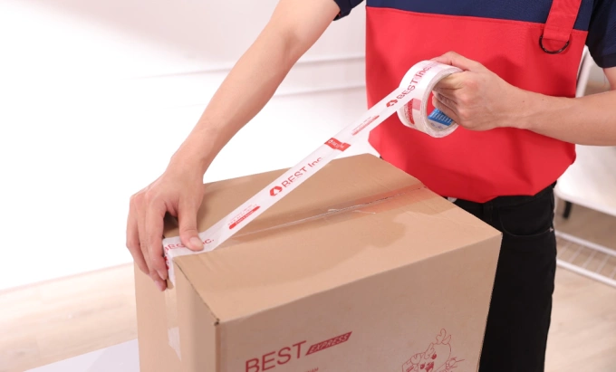 Để đảm bảo an toàn, chủ shop cần chú ý đóng gói kỹ lưỡng trước khi gửi hàng - ToTTOT